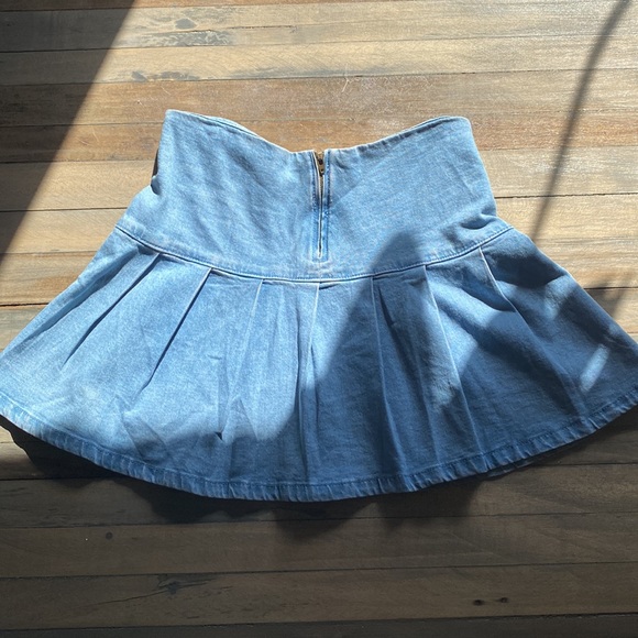Garage Denim Pleated Skirt - Picture 2 of 3